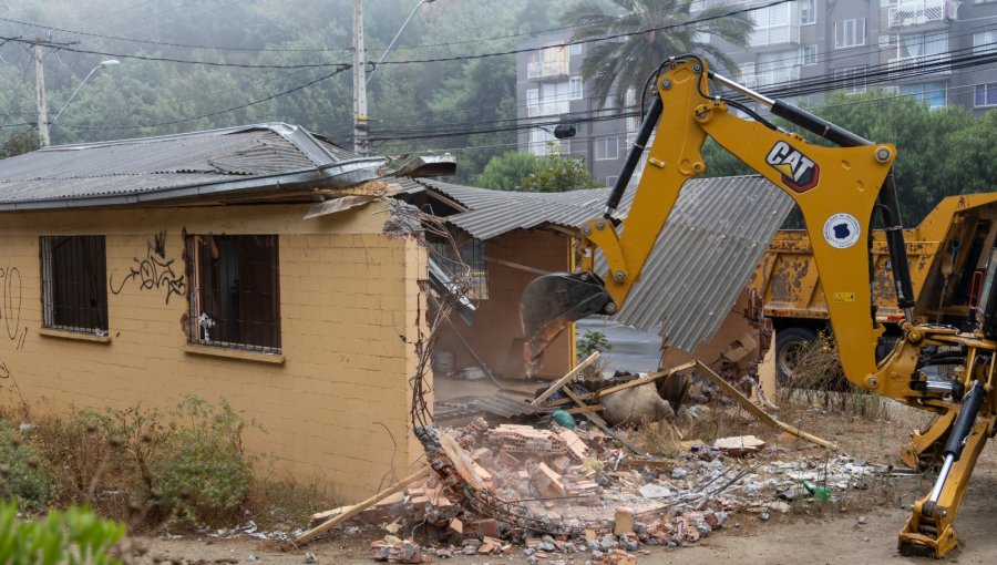 Demuelen sede vecinal que resultó dañada por accidente en el cerro Los Placeres