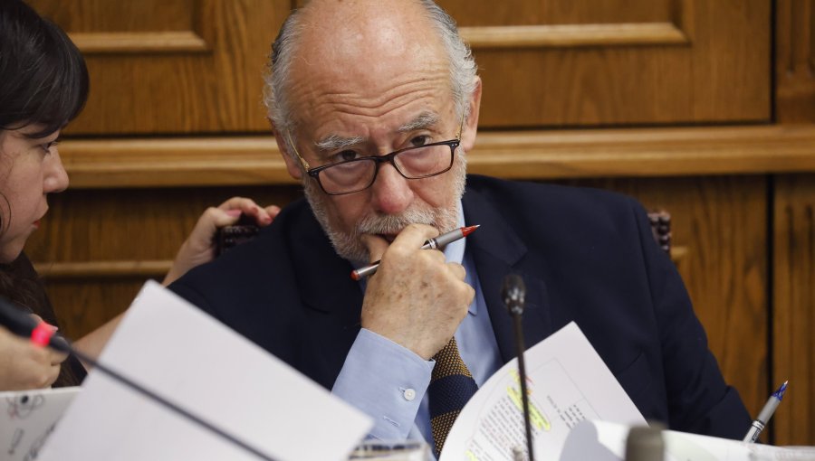 Senador Iván Flores cree que proyecto de eutanasia no saldrá en lo que queda de este Gobierno