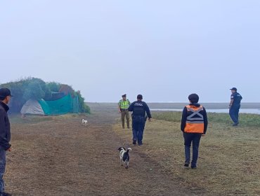 Desalojan carpas instaladas ilegalmente en sector protegido de la desembocadura del estero Mantagua en Quintero