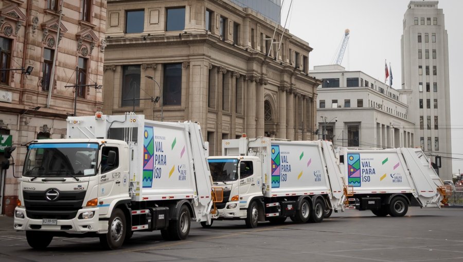 Valparaíso incorpora 14 camiones recolectores para reforzar el servicio de aseo comunal