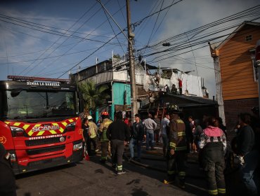 Incendio en Lo Prado deja al menos cinco viviendas afectadas