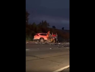 Colisión frontal entre dos vehículos menores deja a dos personas fallecidas en ruta que une Algarrobo con Casablanca