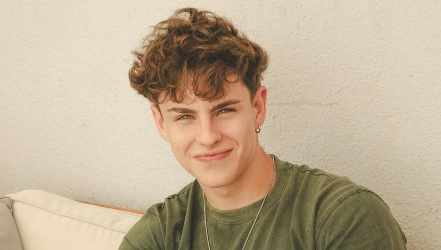 Influencer genera polémica por promocionar su música en zonas afectadas por incendios