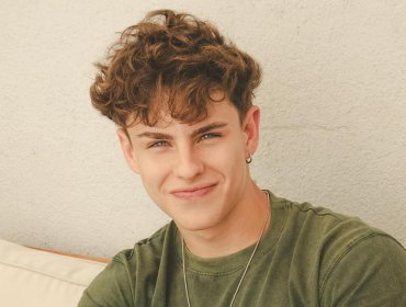 Influencer genera polémica por promocionar su música en zonas afectadas por incendios