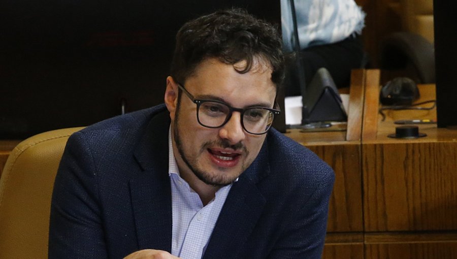 Diputado Sáez dice que exclusión del FA y del PC de cónclave citado por el PS se debe a estrategia de "partidos en declive"