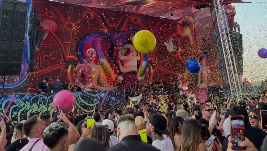 Denuncian fiesta sin control en Concón: más de 5 mil personas, venta de alcohol, cierre ilegal de caminos y hasta robo de automóviles