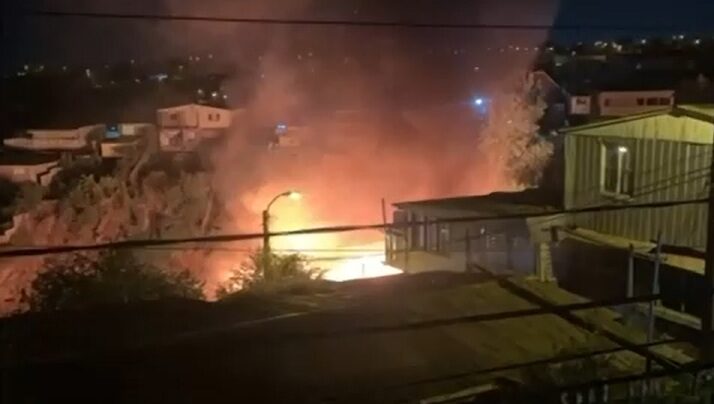 Tragedia en Valparaíso: incendio consume cuatro casas y deja cuatro fallecidos