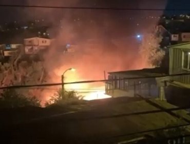 Tragedia en Valparaíso: incendio consume cuatro casas y deja cuatro fallecidos