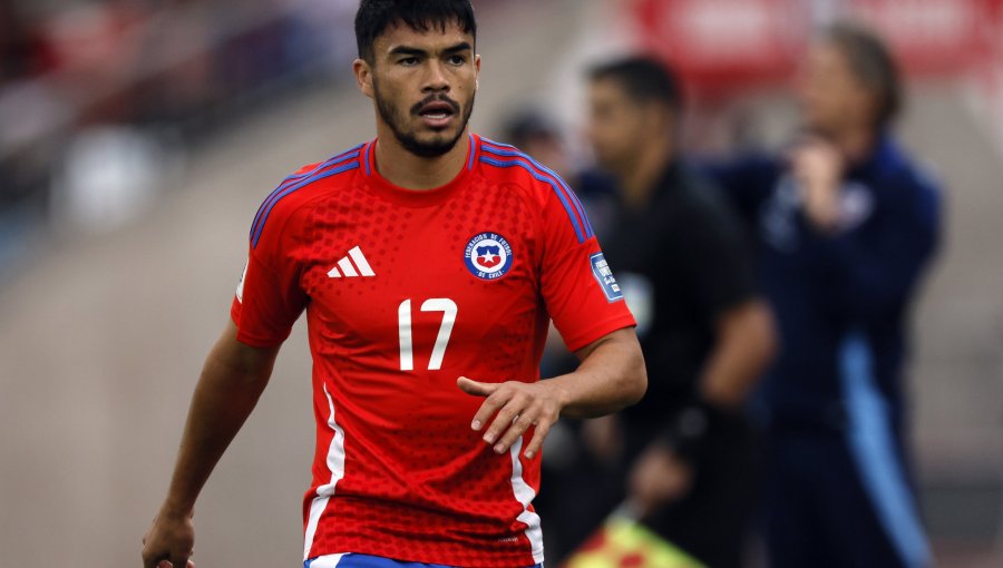 Suazo recupera su lugar en Sevilla: DT aclara decisión y respalda al Chileno