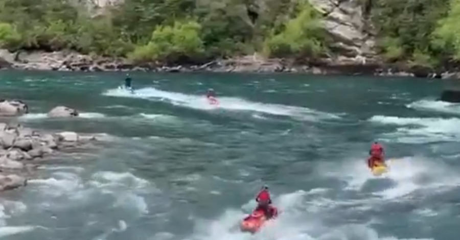 Cancelan visas y ordenan la expulsión de turistas rusos sorprendidos utilizando motos de agua en el río Futaleufú