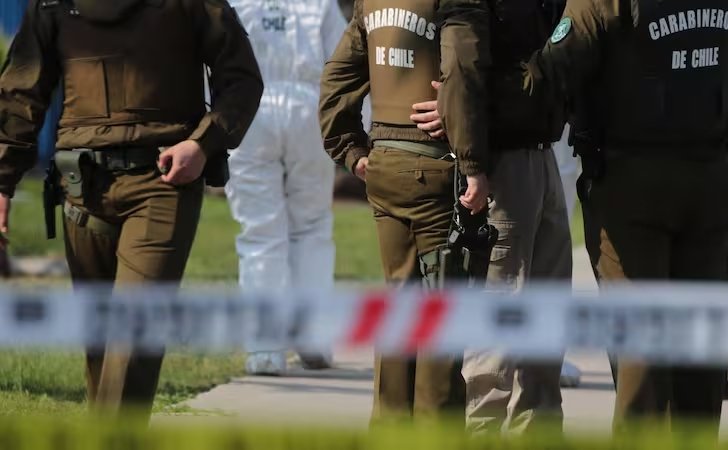 Carabinero resultó con lesiones tras ser atropellado por un adolescente que fue herido de bala y detenido en Papudo