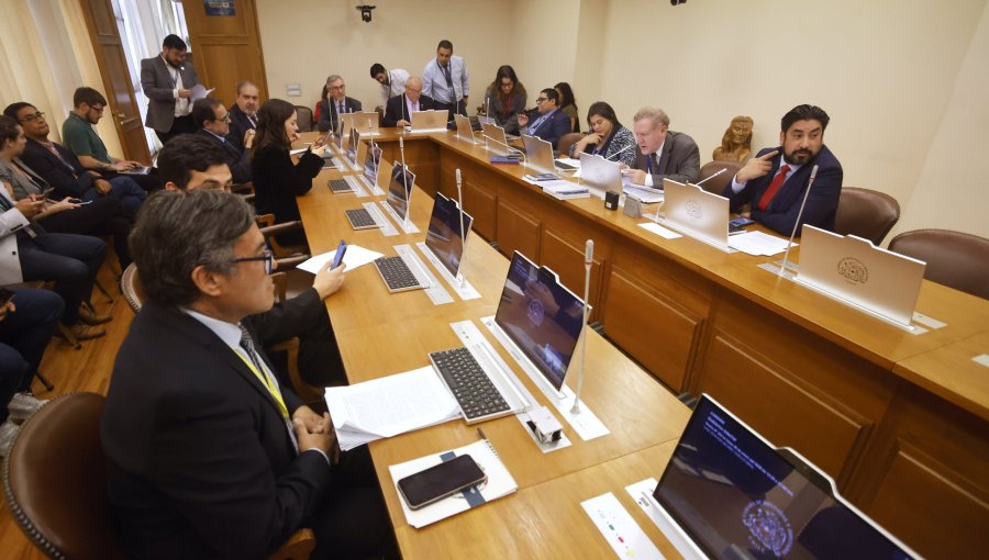 Comisión de Gobierno Interior de la Cámara aprueba en general la reforma al sistema político y posterga votación clave para marzo