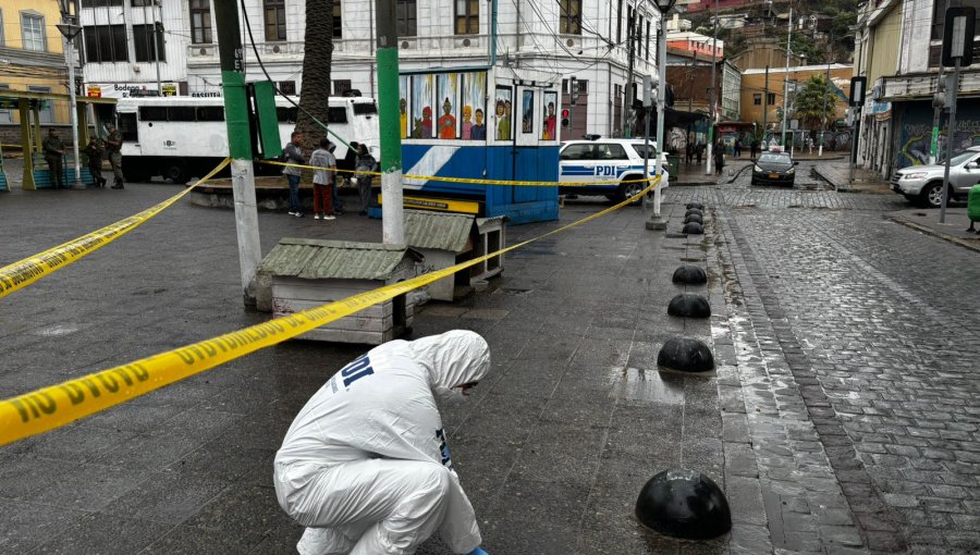 Detienen a sujeto que apuñaló a un hombre en los alrededores de la plaza Echaurren en Valparaíso