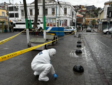 Detienen a sujeto que apuñaló a un hombre en los alrededores de la plaza Echaurren en Valparaíso