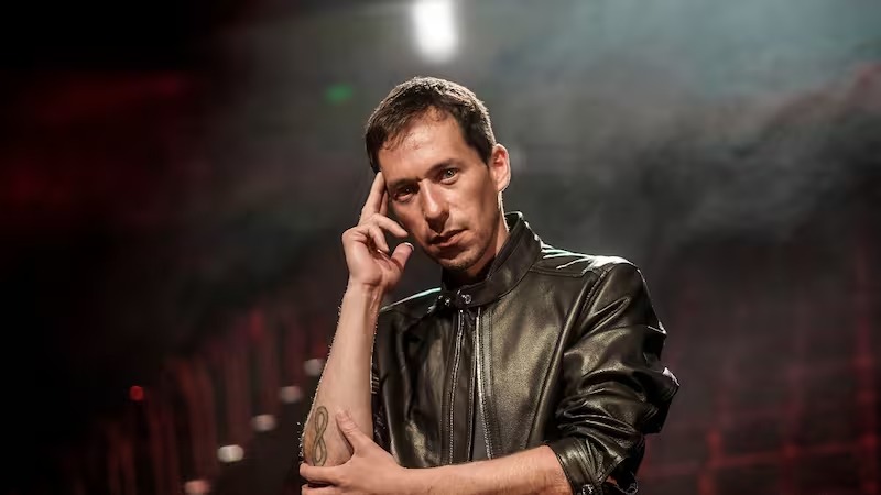 Jean Paul Olhaberry recorrerá Chile con “Infinito”, su espectáculo más ambicioso de escapismo