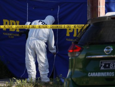 Investigan muerte de hombre que fue hallado con un arma y un chaleco antibalas en Valparaíso: recibió un disparo en la cabeza