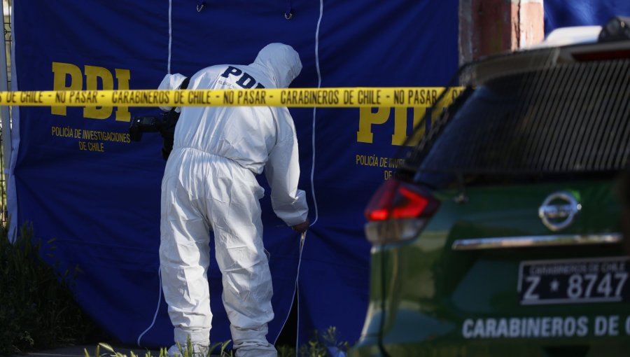 Investigan muerte de hombre que fue hallado con un arma y un chaleco antibalas en Valparaíso: recibió un disparo en la cabeza