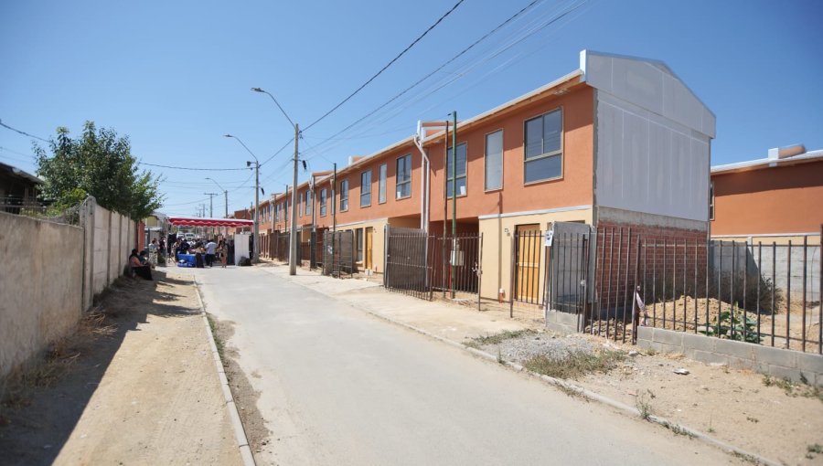 Avanza la reconstrucción de Quilpué con la entrega de 14 viviendas en Valle El Monte