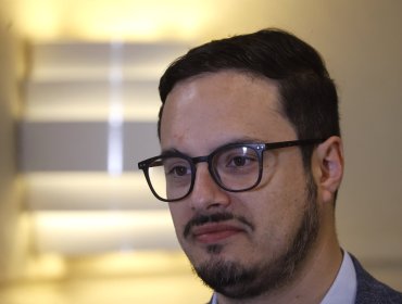 Jefe de bancada del FA cree que "a lo menos van a haber tres oposiciones" durante el Gobierno de Kast