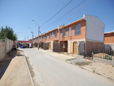 Avanza la reconstrucción de Quilpué con la entrega de 14 viviendas en Valle El Monte