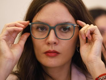 Camila Vallejo acusa a la UDI de frenar la sala cuna universal y cuestiona señales del presidente electo