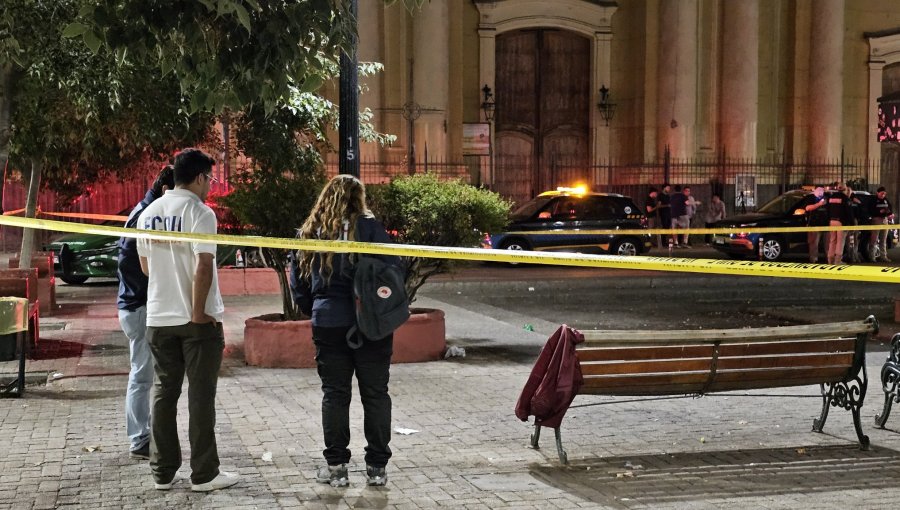 Balacera entre extranjeros deja un muerto y tres heridos en plaza Santa Ana de Santiago