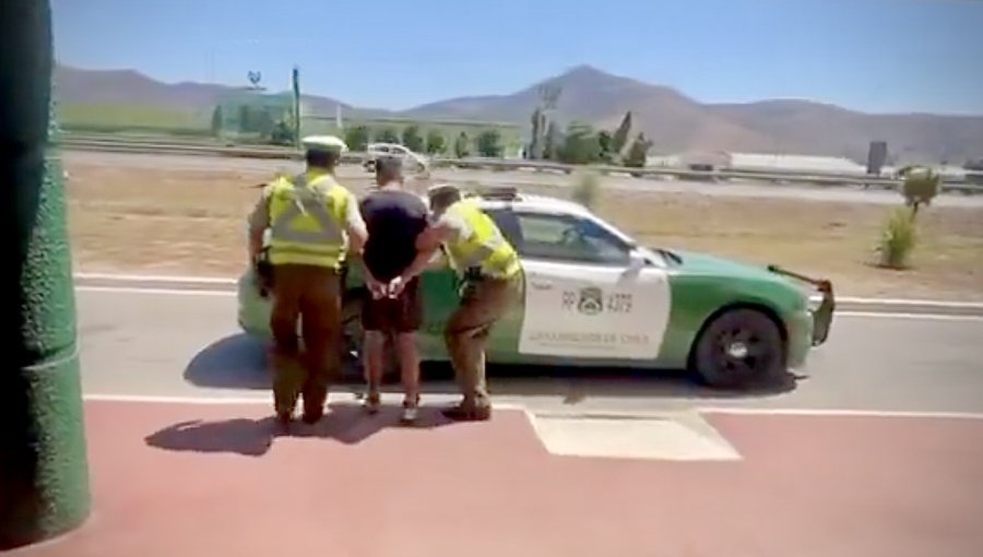 Detienen en Hijuelas a conductor con revisión técnica y permiso de circulación falsos