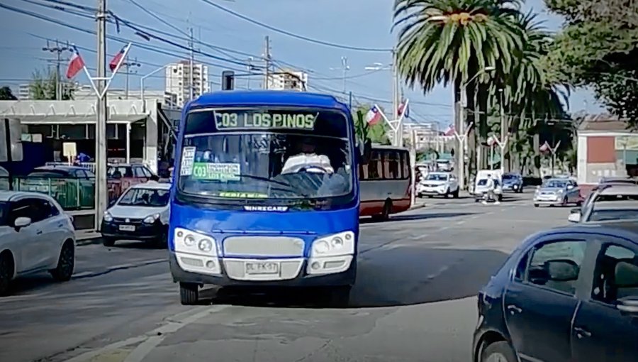 Alcaldesa de Quilpué golpea la mesa por recorridos de micro que dejarán de circular: acusa falta de gestión y exige pronta solución