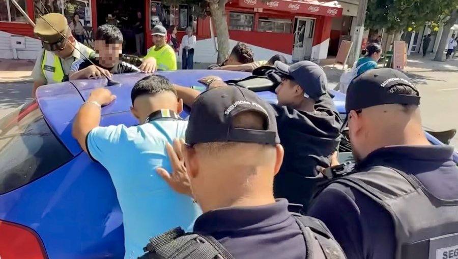 Fiscalización vehicular en Concón permite detener a cuatro individuos que portaban marihuana y clorhidrato de cocaína en auto