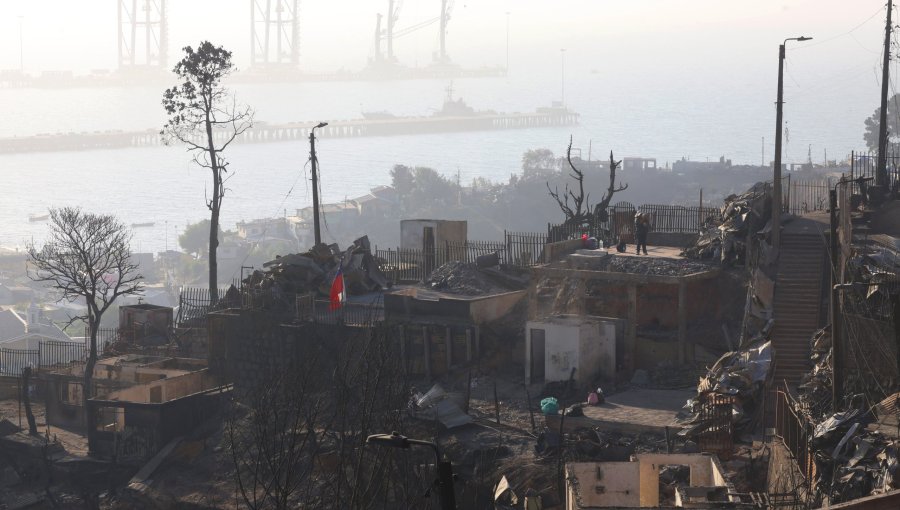 Costo de la reconstrucción tras los incendios forestales en la zona centro-sur alcanzaría los US$500 millones