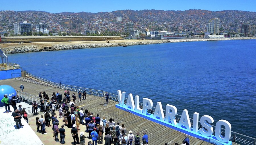 Postulación china al BBNJ desata acusaciones contra Boric y Mundaca, aunque Alcaldesa afirma que Valparaíso es la "mejor alternativa"