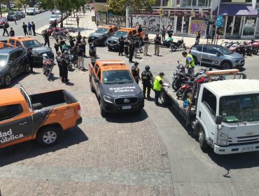 24 motos fueron retiradas de circulación en Viña del Mar con ayuda de nueva grúa municipal