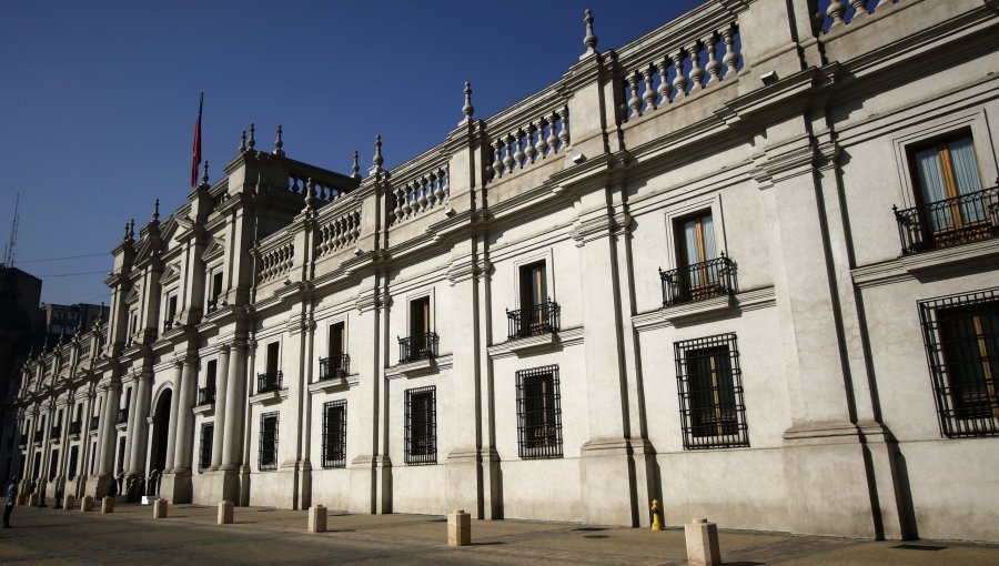 Hijo de gasfíter fallecido en La Moneda acusa silencio del Estado: "490 días sin respuesta"