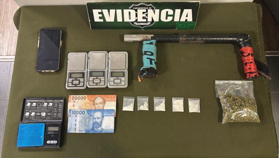 Detienen en Limache a tres personas por tráfico de drogas, tenencia de arma de fuego y mantener orden pendiente
