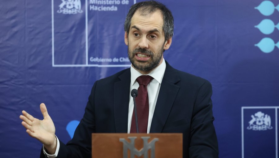 Hacienda reconoció que el déficit estructural en 2025 rondará el 3%: cifra se aleja del 1,6% prevista por la Dipres