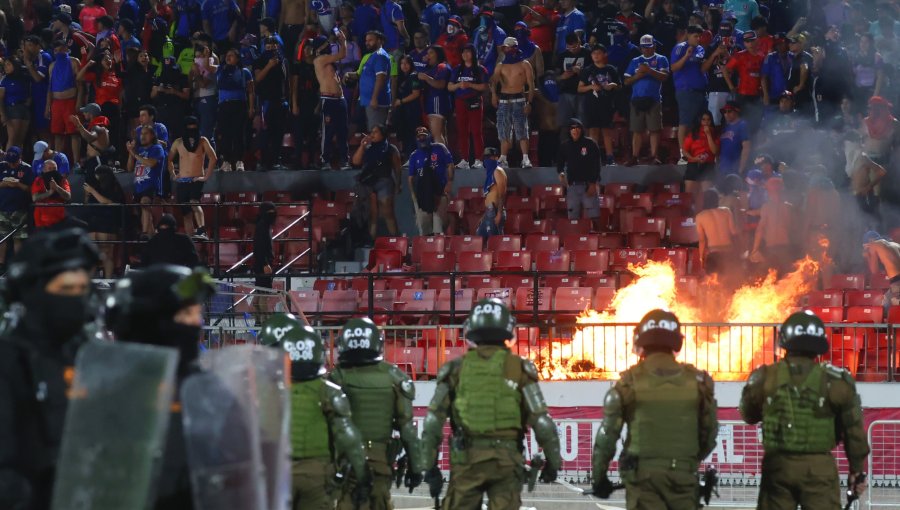 U. de Chile anunció querellas contra los cuatro detenidos en los graves incidentes en el Nacional