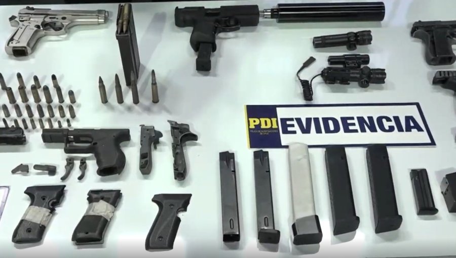 Incautan 10 armas y drogas avaluadas en más de $10 millones en Renca y Lampa: dos personas detenidas