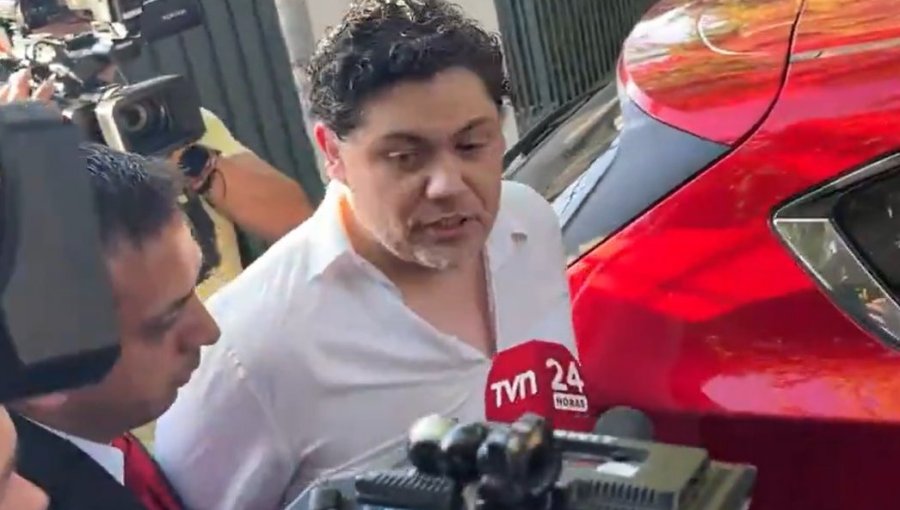 Alberto Larraín asegura que su detención "es parte del proceso" y dice que "siempre hemos estado a disposición de esclarecer cualquier cosa"