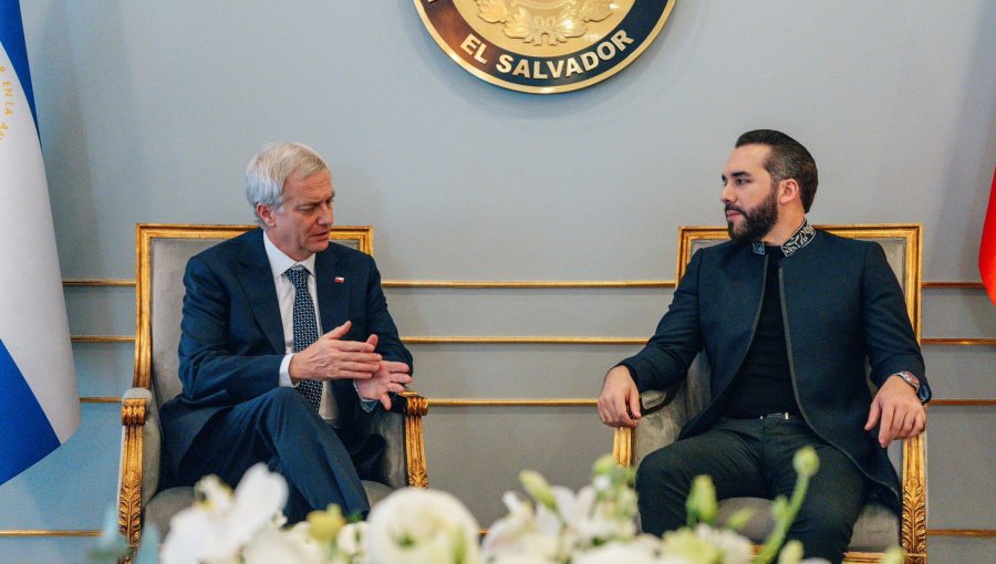 Kast destaca a Bukele como "un faro de esperanza en temas de recuperar la seguridad" y lo invita a Chile