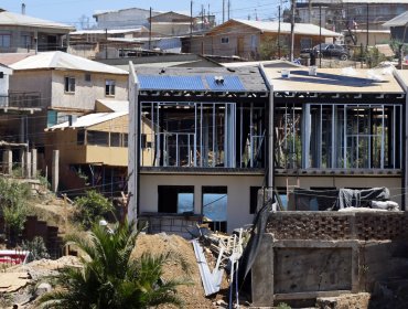 Luces y sombras del Gobierno en Valparaíso: destacan avance habitacional y admiten fallas en reconstrucción, infraestructura y transporte