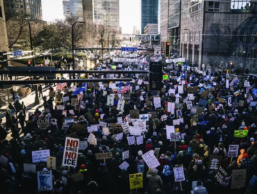 Miles protestan en Minneapolis contra ICE y políticas migratorias del gobierno de Trump