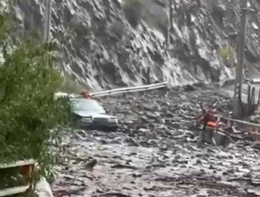 Precipitaciones provocan deslizamiento en Farellones: Bomberos despliega seis unidades