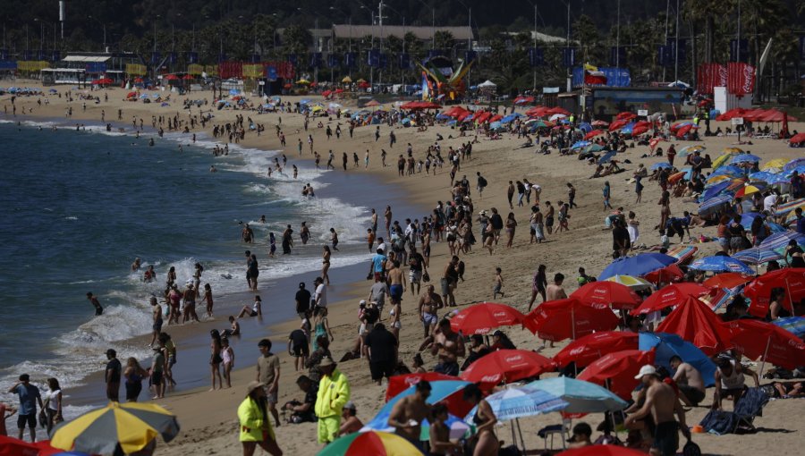 Un tercio de los chilenos no tendrá vacaciones este verano según estudio