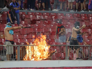 Debut de la U queda marcado por graves incidentes: Gobierno evalúa quitarle el Estadio Nacional