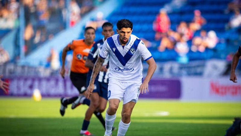 Diego Valdés brilla en Vélez tras frustrarse su fichaje por Colo-Colo