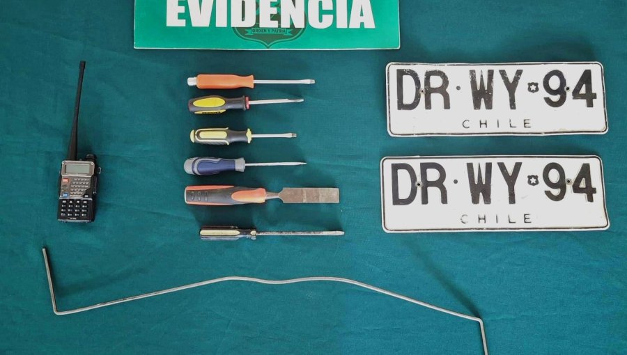 Tres adultos y un menor de edad fueron detenidos en Concón por transportarse en vehículo con encargo por robo