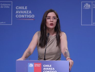 Vallejo responde a dichos de Kast por candidatura de Bachelet: "Para ser gobierno se requiere caminar y masticar chicle al mismo tiempo"