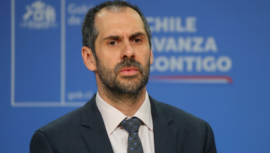 Ministro de Hacienda destaca que "por primera vez la deuda se frena" y "no crece"