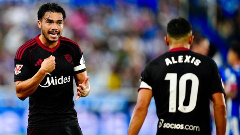 Sánchez y Suazo recibieron contundentes críticas tras la derrota del Sevilla