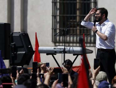 Adherentes de Presidente Boric convocan despedida ciudadana en la Plaza de la Constitución